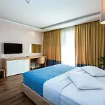Royal G & 4 Star Hotel Durrës