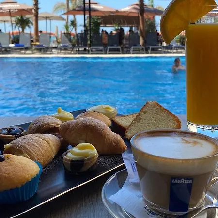 Royal G & 4 Star Hotel