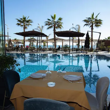 Royal G & 4 Star Hotel