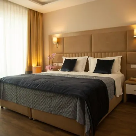 Otel Royal G & 4 Star Dıraç