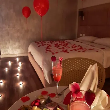 Royal G & 4 Star Hotel