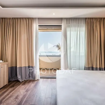 Royal G & 4 Star Hotel Durrës