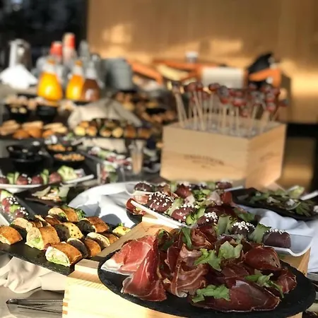 Royal G & 4 Star Hotel