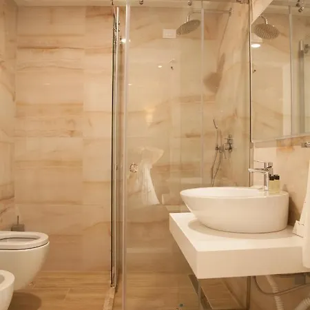 Royal G & 4 Star Hotel 5*