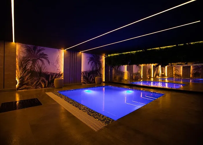 Royal G & 4 Star Hotel Durres