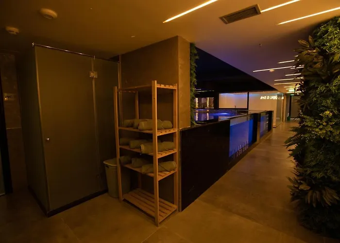 Royal G & 4 Star Durres