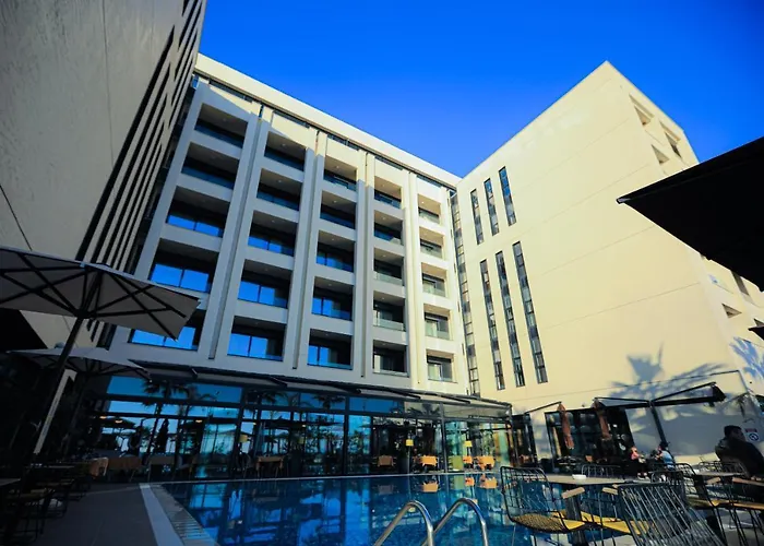 Royal G & 4 Star Hotel