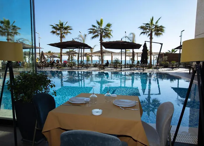 Royal G & 4 Star Hotel