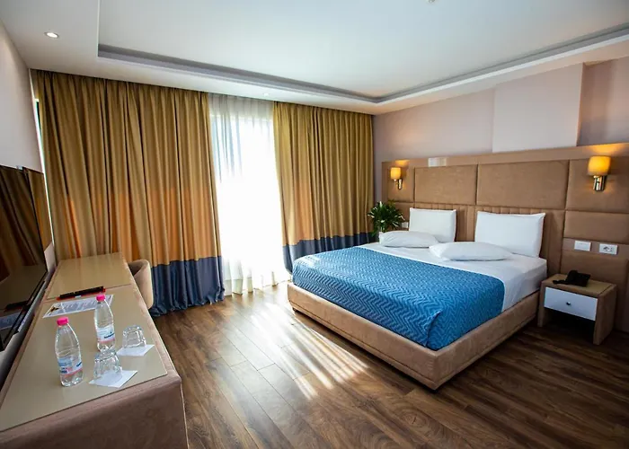 Royal G & 4 Star Hotel