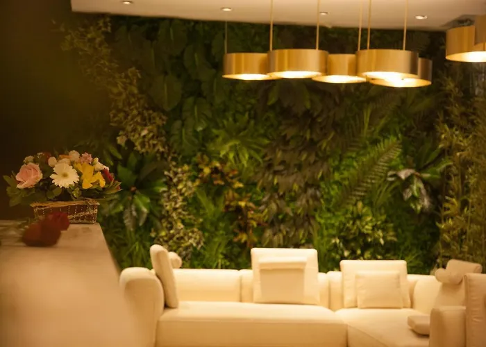 Royal G & 4 Star Durres