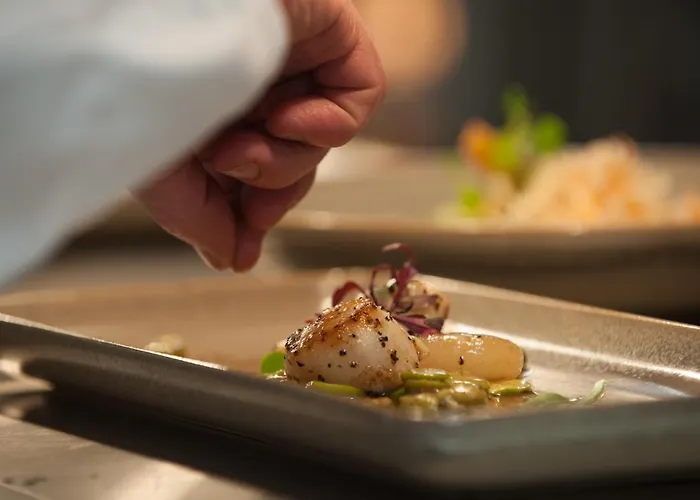 Royal G & 4 Star Hotel