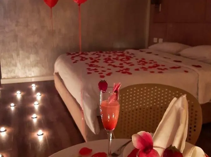 Royal G & 4 Star Hotel