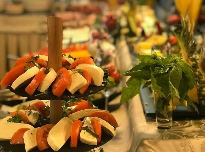 Royal G & 4 Star Hotel