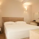 호텔 Royal G & 4 Star 5*