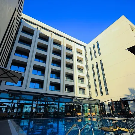 Royal G & 4 Star Hotel