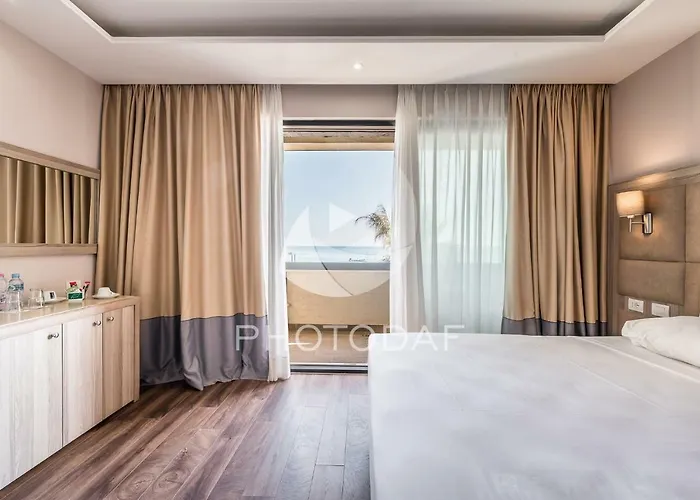 Royal G & 4 Star Hotel Durrës