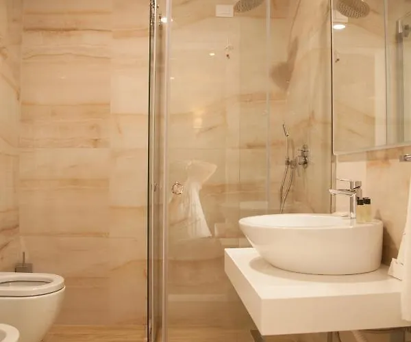 Royal G & 4 Star Hotel 5*